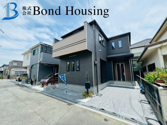 JR魚住駅徒歩9分　LDK17帖超え　魚住町西岡　新築戸建の前面道路含む現地写真