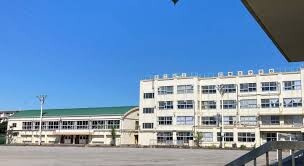 足立区花畑４丁目の賃貸マンションの周辺|足立区立花畑中学校 541m