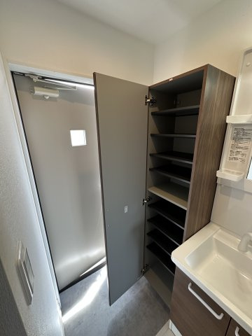 BAYS金沢八景の玄関|シューズボックスは高さ可動式の大容量サイズとなっており女性にもおススメです♪