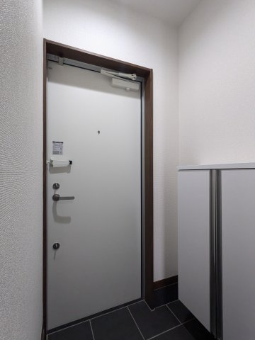 スタートライズの玄関|明るい玄関です