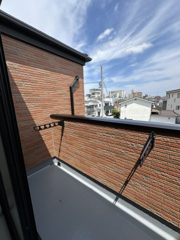 ベイルーム横須賀衣笠フロントのバルコニー|陽当たり良好なバルコニーです