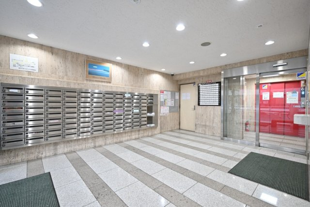横浜平沼ダイカンプラザ三号館のエントランス|ゆとりのあるエントランスです