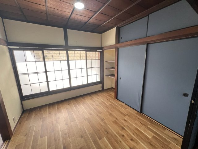 フラット追浜の寝室|開放的な寝室です