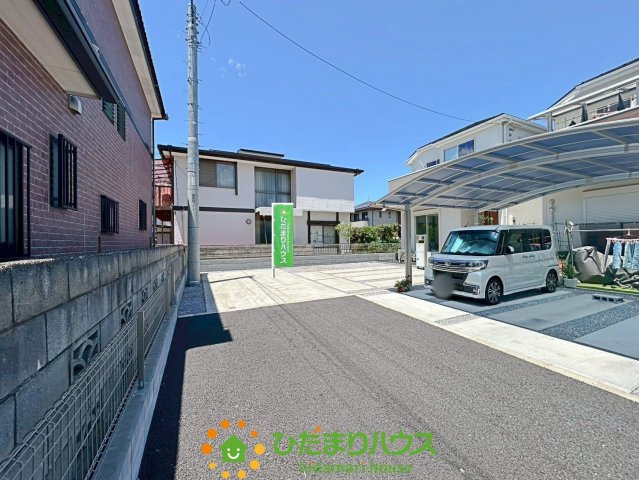 加須市諏訪１丁目　中古一戸建ての前面道路含む現地写真