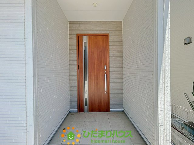 加須市諏訪１丁目　中古一戸建ての玄関