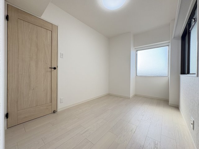 サンライフ小倉原町の洋室|洋室2　ライフスタイルに合わせて自由に使える洋室です。