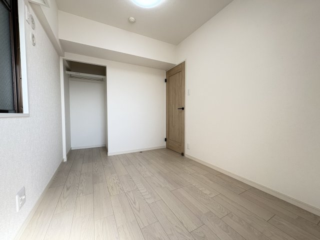サンライフ小倉原町の収納|洋室2　収納力のあるクローゼットで、お部屋をすっきり保てます。