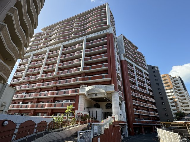 サンライフ小倉原町のバルコニー|陽当たりの良いバルコニーで、洗濯物もよく乾きます。