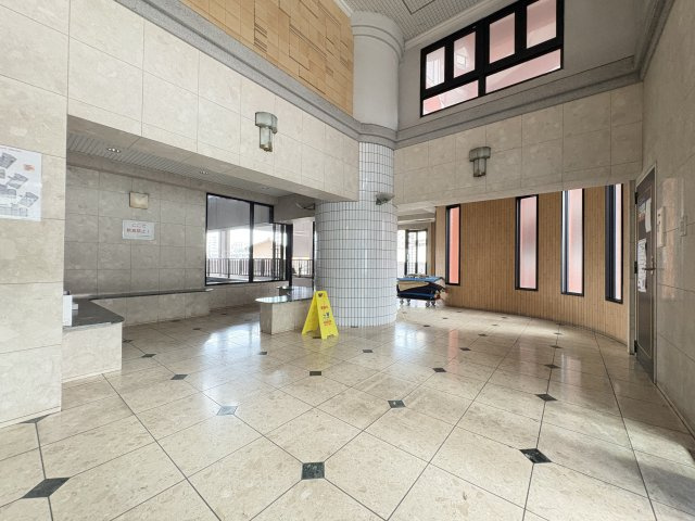 サンライフ小倉原町のエントランス|オートロック付きで、防犯面にも配慮された安心のマンションです。