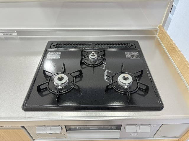 サンライフ小倉原町のキッチン|使い勝手の良いシンクで、毎日のお料理を快適にサポートします。