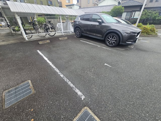 リュクス西明石Ⅱの駐車場