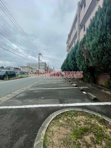 アーバンエルの駐車場