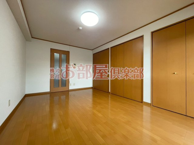 アーバンエルの洋室|ゆったりした洋室です
