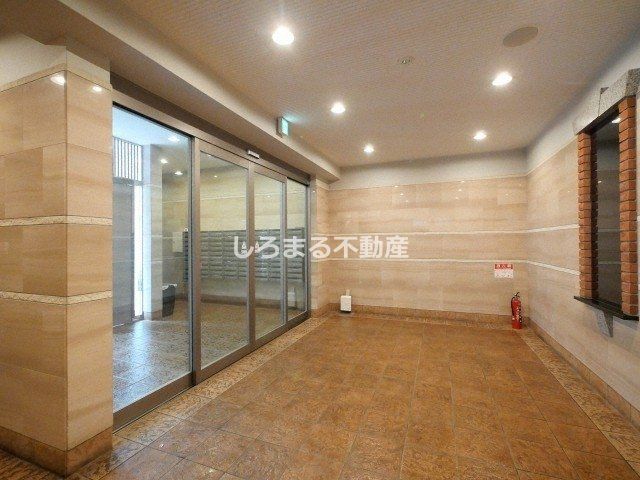 クレストコート難波サウスのエントランス