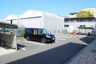 【駐車場】 | ボヌール・シャンブルⅡ | 駐車場があるので、車を買う予定の方も安心です