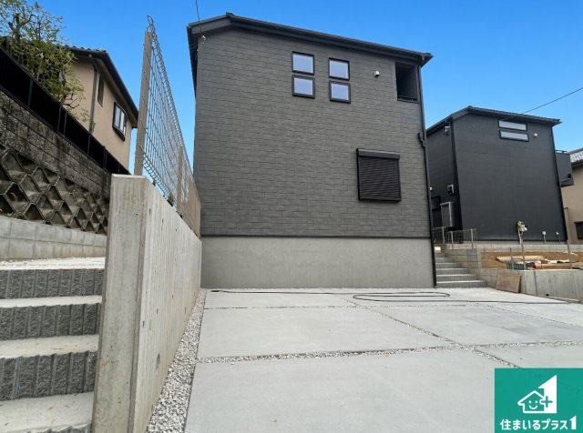 堺市南区若松台　新築一戸建ての外観|現在建築中！落ち着いた街並みで新生活を始めることが出来そう！周辺の物件も併せてご紹介させて頂きます！