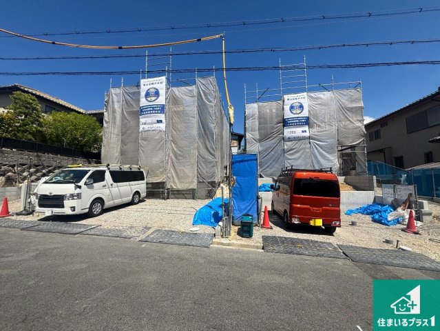 堺市南区若松台　新築一戸建ての外観|周辺は落ち着いた街並みの住宅地！子育てがしやすい住環境です！まだ未完成ですが、現地でしかわからない事もございます。是非一度ご覧ください。
