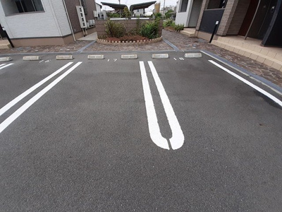 【駐車場】 | レオーネＤ | 車をお持ちの方に嬉しい駐車場付きの物件です