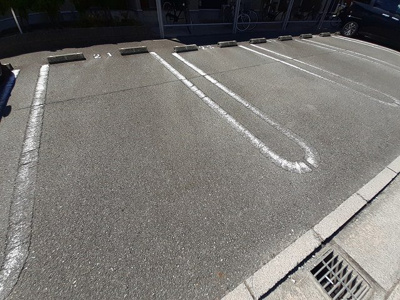 【駐車場】 | トゥルーハートＡ | 駐車場に車を止められます