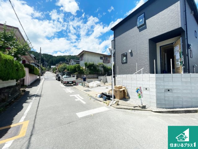 南河内郡千早赤阪村小吹　第1期　新築一戸建ての前面道路含む現地写真|周辺は落ち着いた街並みの住宅地！子育てがしやすい住環境です！まだ未完成ですが、現地でしかわからない事もございます。是非一度ご覧ください。