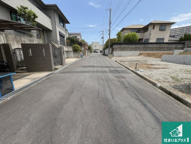 堺市南区若松台　新築一戸建ての前面道路含む現地写真|周辺は落ち着いた街並みの住宅地！子育てがしやすい住環境です！まだ未完成ですが、現地でしかわからない事もございます。是非一度ご覧ください。