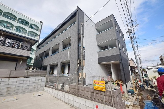 千葉市中央区本町３丁目のアパートの外観