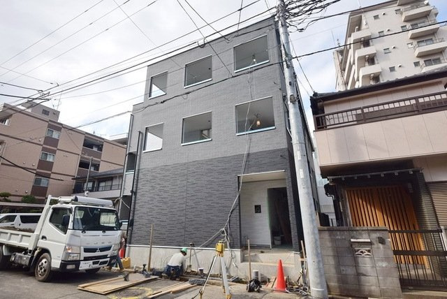 千葉市中央区本町３丁目のアパートの外観