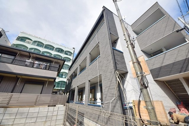 千葉市中央区本町３丁目のアパートの外観
