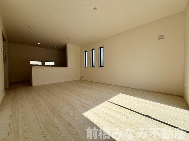【新築】前橋市富士見町原之郷第９　限定１棟　リーブルガーデン　新築建売の居間・リビング|使いやすいリビングです