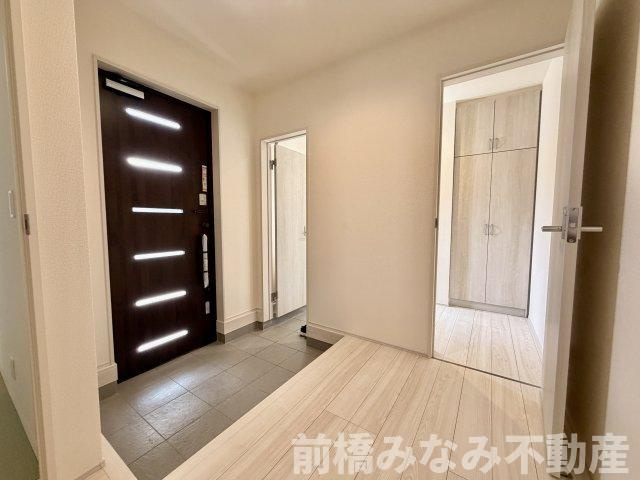 【新築】前橋市富士見町原之郷第９　限定１棟　リーブルガーデン　新築建売の玄関|ゆったりとした玄関です