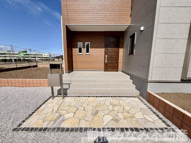 【新築】前橋市富士見町原之郷第９　限定１棟　リーブルガーデン　新築建売の玄関|毎日通る玄関はこちらです