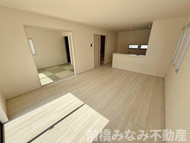 【新築】前橋市富士見町原之郷第９　限定１棟　リーブルガーデン　新築建売の居間・リビング|使いやすい居間です