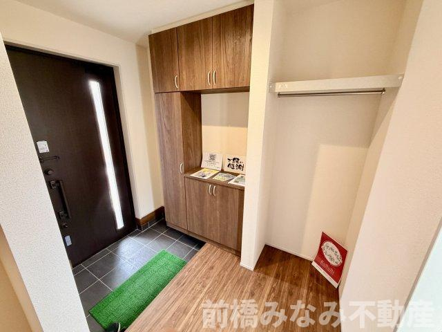 【新築】前橋市樋越町第4　３号棟(全６棟)　リーブルガーデン　新築建売分譲の玄関|きれいな玄関です