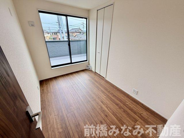 【新築】前橋市樋越町第4　３号棟(全６棟)　リーブルガーデン　新築建売分譲の洋室|使い勝手のいい洋室です