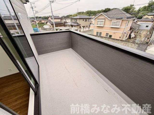 【新築】前橋市樋越町第4　３号棟(全６棟)　リーブルガーデン　新築建売分譲のバルコニー|バルコニー付きです