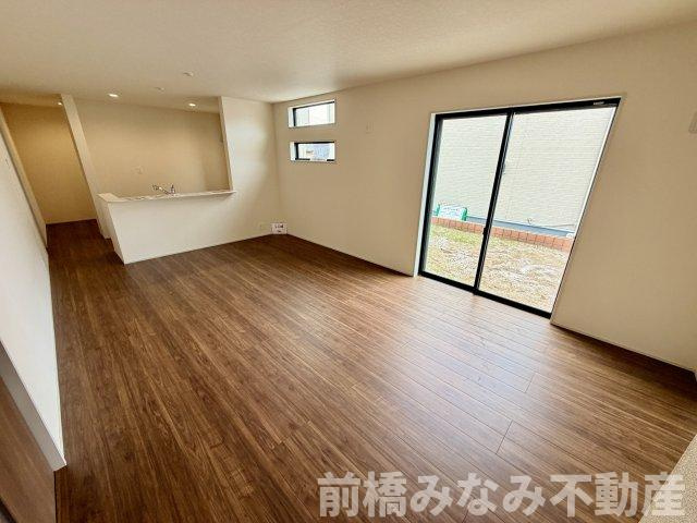 【新築】前橋市樋越町第4　３号棟(全６棟)　リーブルガーデン　新築建売分譲の居間・リビング|使いやすい居間です