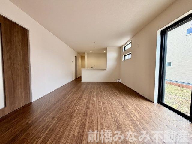 【新築】前橋市樋越町第4　３号棟(全６棟)　リーブルガーデン　新築建売分譲の居間・リビング|ゆったり過ごせるリビングです