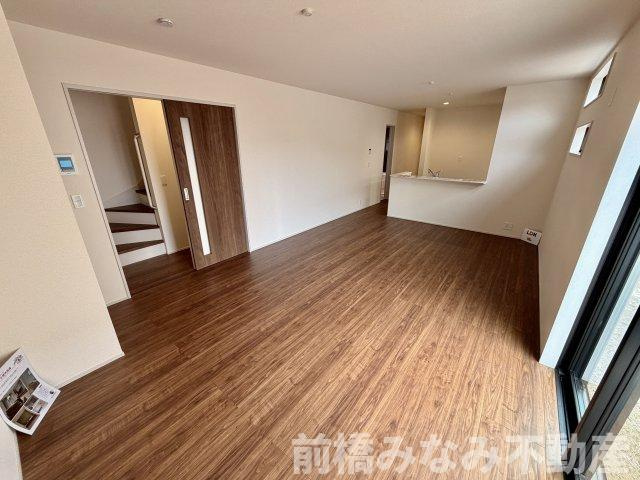【新築】前橋市樋越町第4　３号棟(全６棟)　リーブルガーデン　新築建売分譲の居間・リビング|こちらのリビングで趣味の時間をお楽しみください