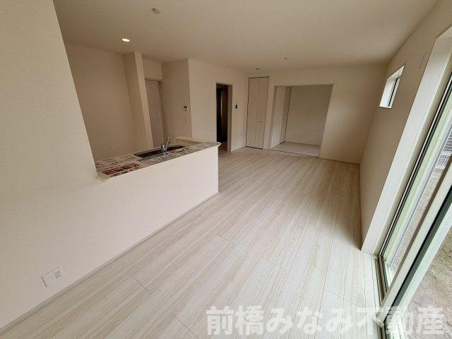 【新築】前橋市樋越町第4　２号棟(全６棟)　リーブルガーデン　新築建売分譲の居間・リビング|使いやすい居間です