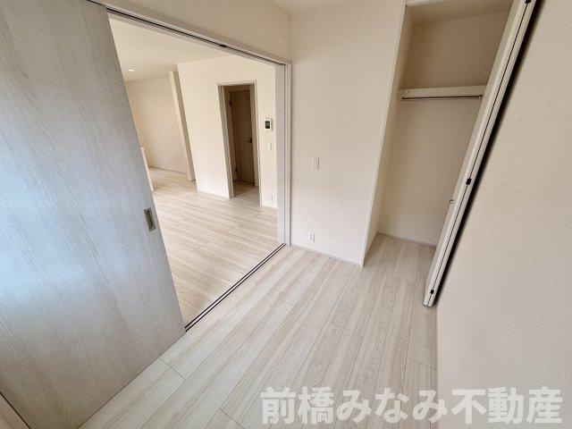 【新築】前橋市樋越町第4　２号棟(全６棟)　リーブルガーデン　新築建売分譲の洋室|明るい洋室です
