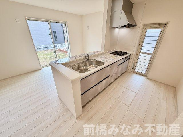 【新築】前橋市樋越町第4　２号棟(全６棟)　リーブルガーデン　新築建売分譲のキッチン|きれいなキッチンです
