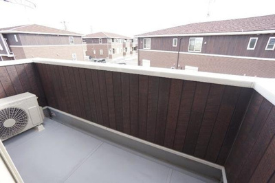 【バルコニー】 | アルカディアⅣ | 外からの目が気にならないバルコニーで洗濯物が干せます