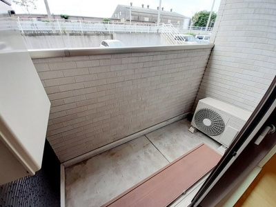 【バルコニー】 | エクスクルーシブⅢ | 外からの目が気にならないバルコニーで洗濯物が干せます