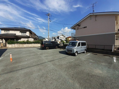 【駐車場】 | コーポ蘭 | 車をお持ちの方に嬉しい駐車場付きの物件です