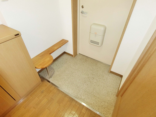 ネスト西かすみの玄関