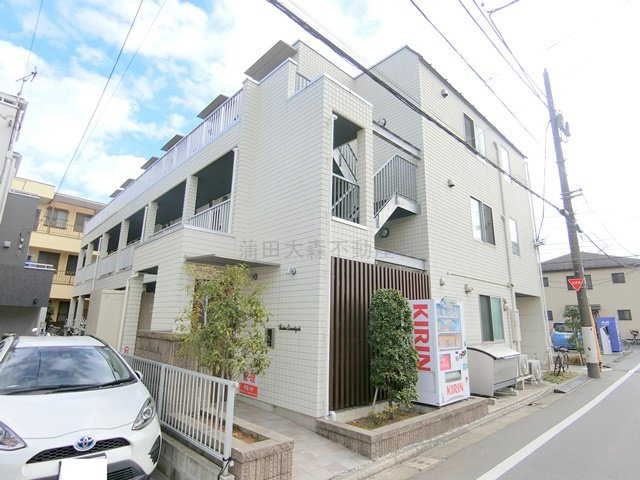 ボヌール大森東の外観|2021年5月築　軽量鉄骨造地上3階建て　東京都大田区大森東4丁目　
京急本線大森町駅徒歩15分、梅屋敷駅徒歩15分、東京モノレール昭和島駅徒歩14分