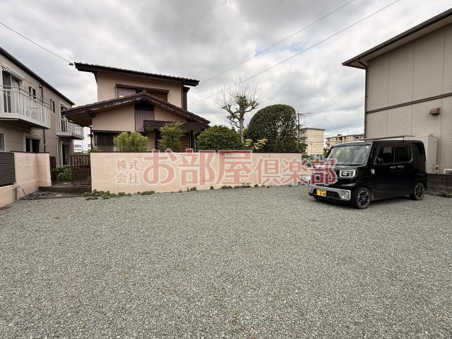 荒木町白口貸家の駐車場|車をお持ちの方に嬉しい駐車場付きの物件です