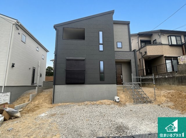 堺市南区若松台　第2期　新築一戸建ての外観|周辺は落ち着いた街並みの住宅地！子育てがしやすい住環境です！まだ未完成ですが、現地でしかわからない事もございます。是非一度ご覧ください。