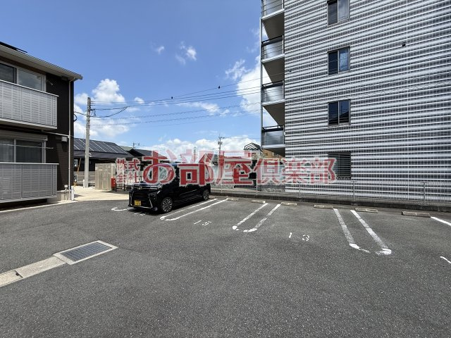 エントラール　Ａの駐車場|車をお持ちの方に嬉しい駐車場付きの物件です