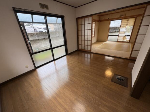 富士市今泉の中古一戸建の居間・リビング